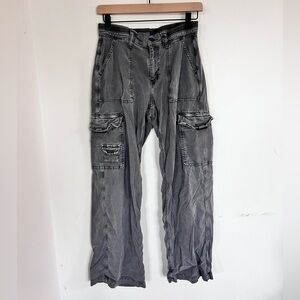 American Eagle Gray High-Waisted Wide Leg Cargo Pants - Size 2 Regular